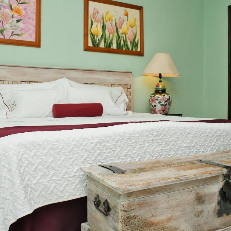 Villa Bonita Les Terrasses - Suite con cama extragrande y vistas a la piscina - 8