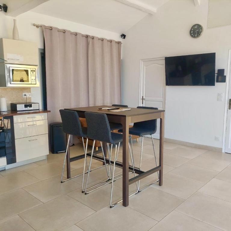 Villa au calme avec piscine privative - Villa 2 Chambres - 8
