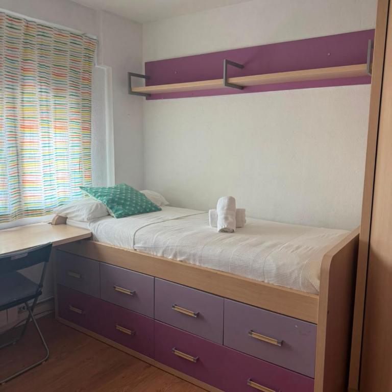 GATU Villa Dante Playa Victoria Parking gratuito, "preferente para mayores de 25 años y familias " - Three-Bedroom Apartment - 25