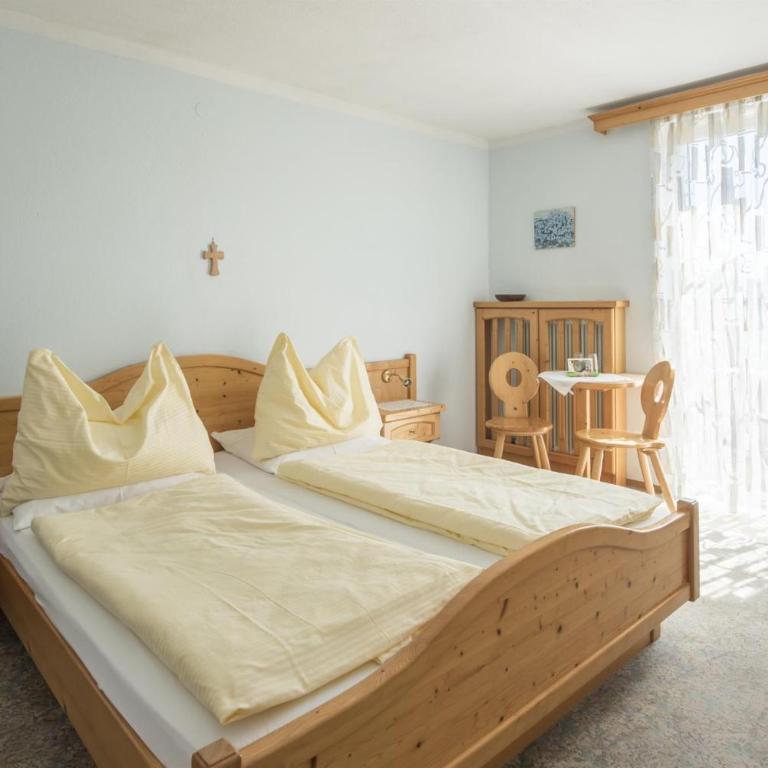 Haus Hofstädtler- Sailer - Dreibettzimmer mit Dusche - 3