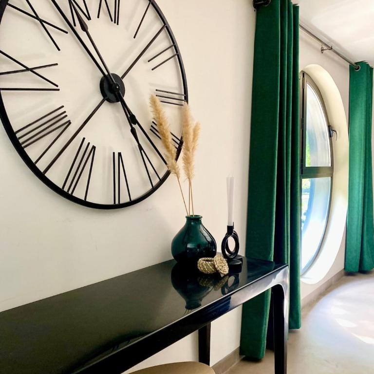 Magnifique appartement 120m2 climatisé centre ville - Appartement 2 Chambres - Vue sur Ville - 8