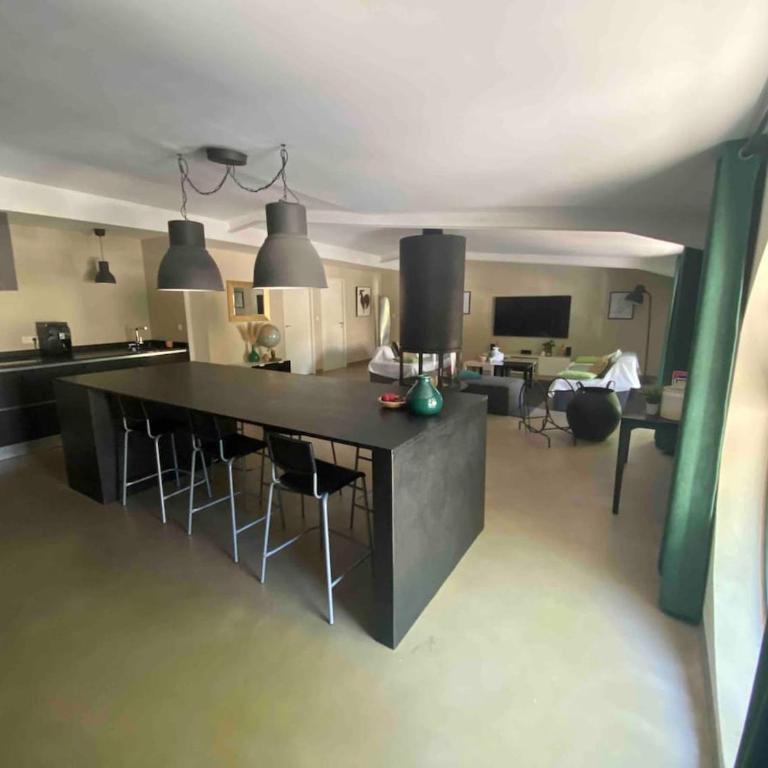 Magnifique appartement 120m2 climatisé centre ville - Appartement 2 Chambres - Vue sur Ville - 14