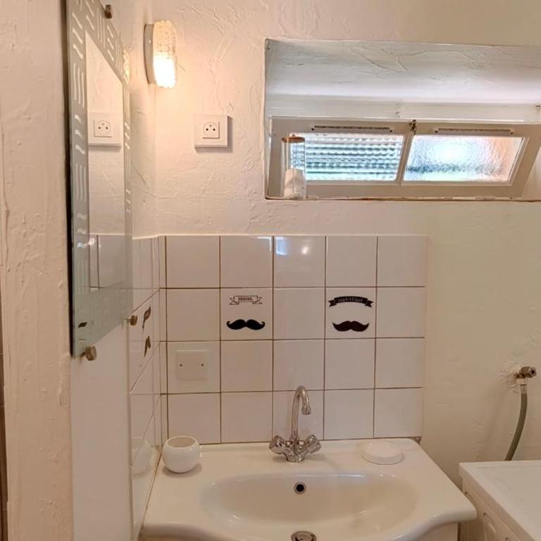 Renovated flat with parking in Fréjus center - Apartment - 9