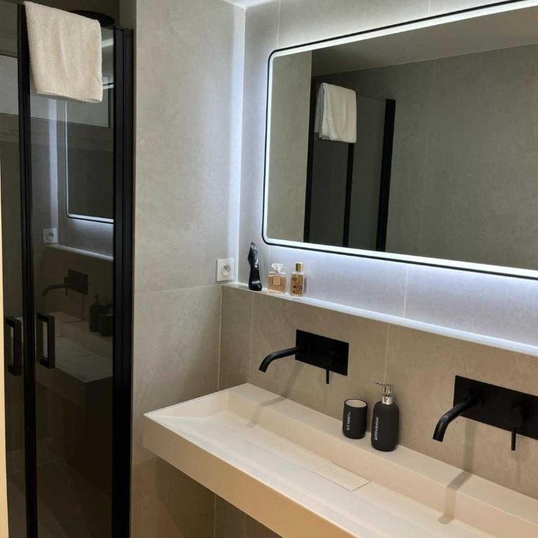 Modern apartment -1BDR 4P - 300m from the BEACH - Apartment mit 1 Schlafzimmer - 8