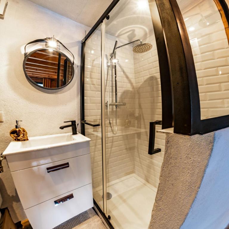 Design chalet with pool & jacuzzi - Chalet - 23