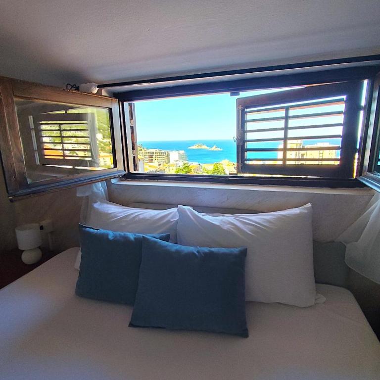Vista Sea Apartment - Epic Sea View, Cozy Private Stay - Two-Bedroom Apartment with Balcony and Sea View - 23