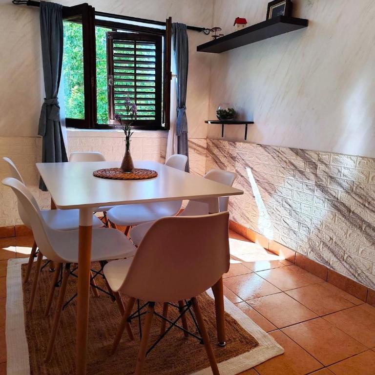 Vista Sea Apartment - Epic Sea View, Cozy Private Stay - Two-Bedroom Apartment with Balcony and Sea View - 25