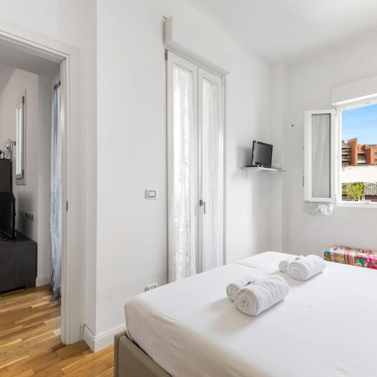 Elegante Apt, AC, 10 min to Duomo, M1 Turro - One-Bedroom Apartment - 24