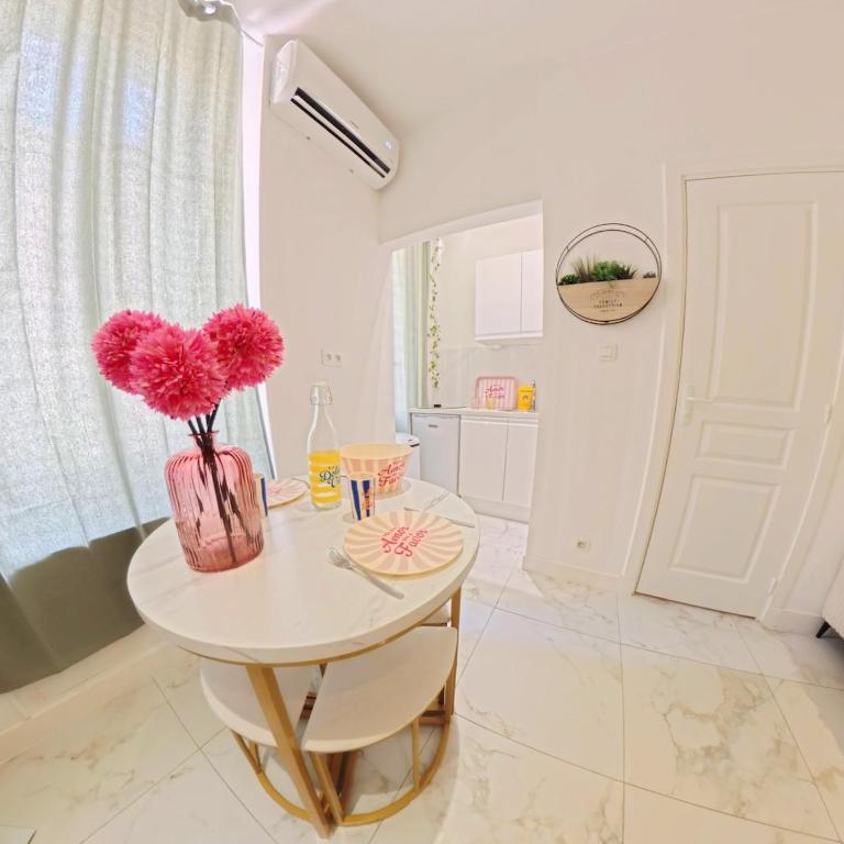 Beautiful refurbished air conditioned studio heart of Nice - One-Bedroom Apartment - 3