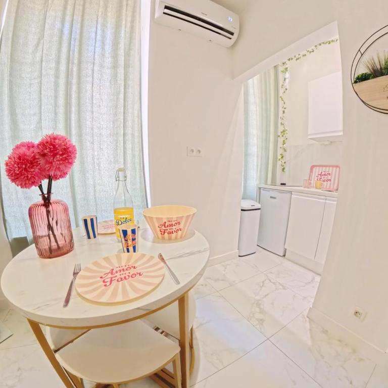 Beautiful refurbished air conditioned studio heart of Nice - One-Bedroom Apartment - 5
