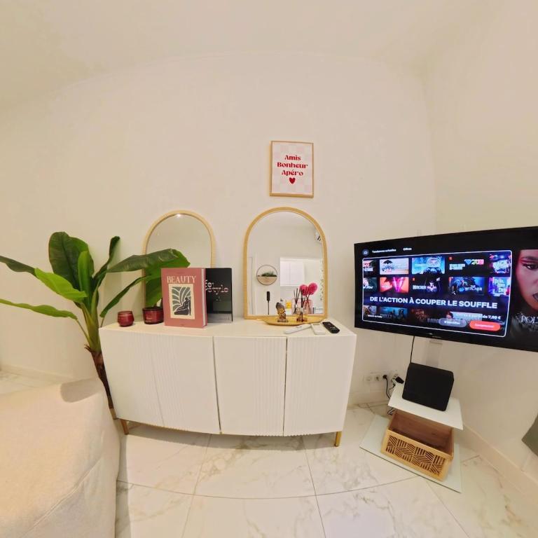 Beautiful refurbished air conditioned studio heart of Nice - One-Bedroom Apartment - 12