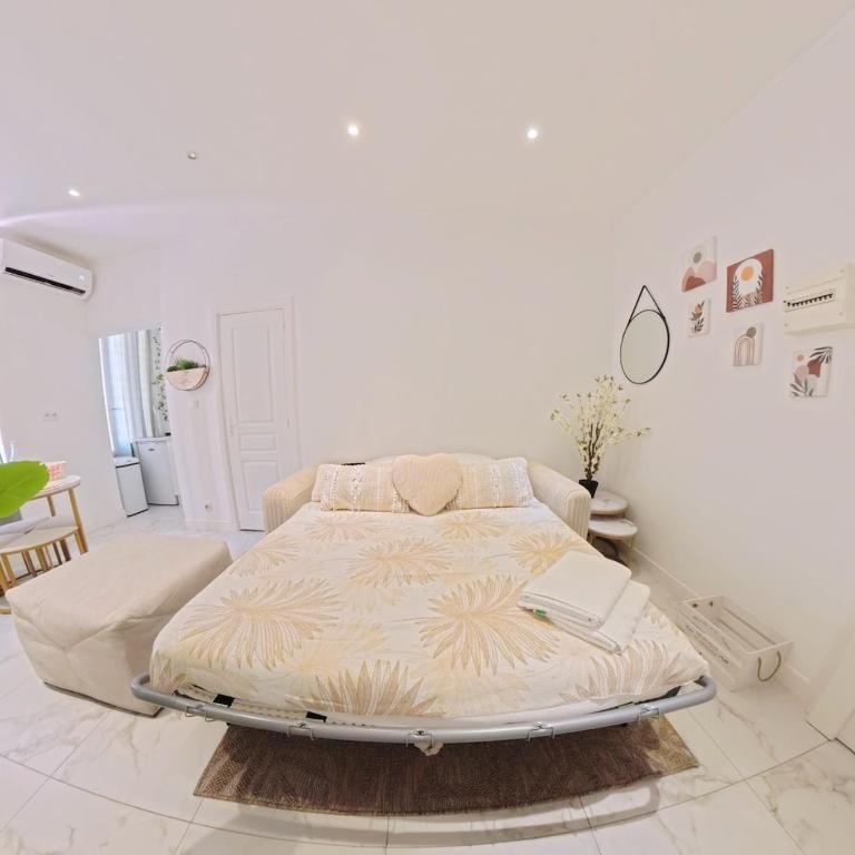 Beautiful refurbished air conditioned studio heart of Nice - One-Bedroom Apartment - 13