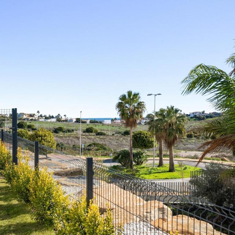 Stylish & Peaceful 2-Bed Apartment - RDR571 - Two-Bedroom Apartment - 15
