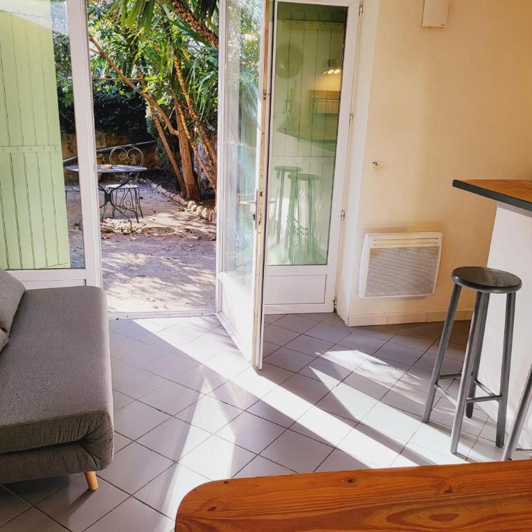STUDIO of 24m with small patio - Studio - 1