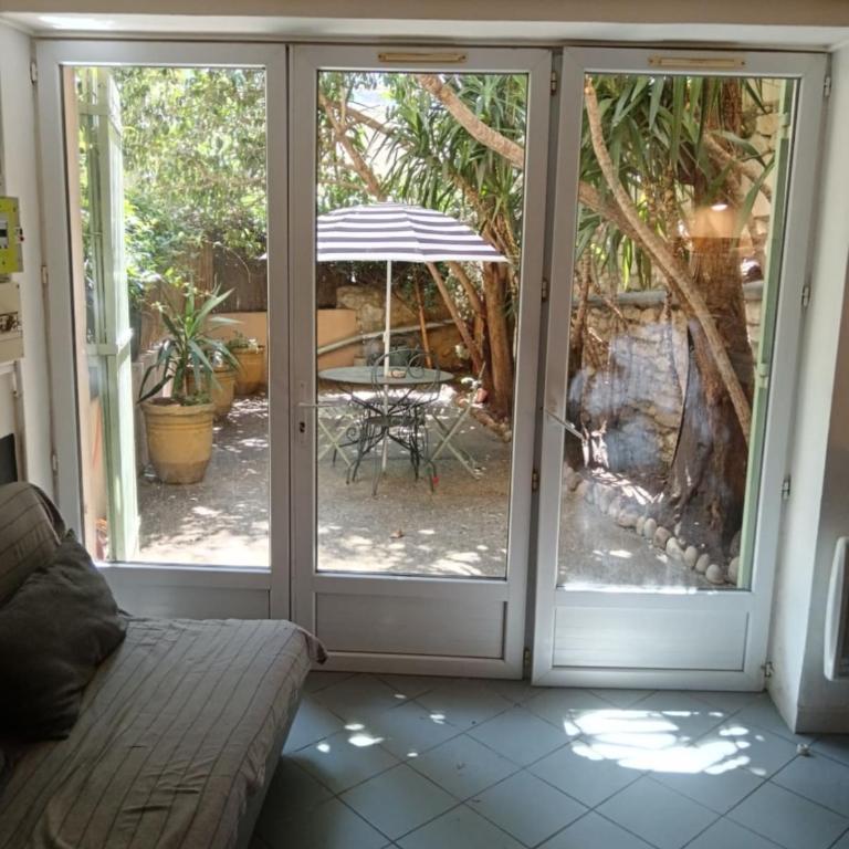 STUDIO of 24m with small patio - Studio - 16