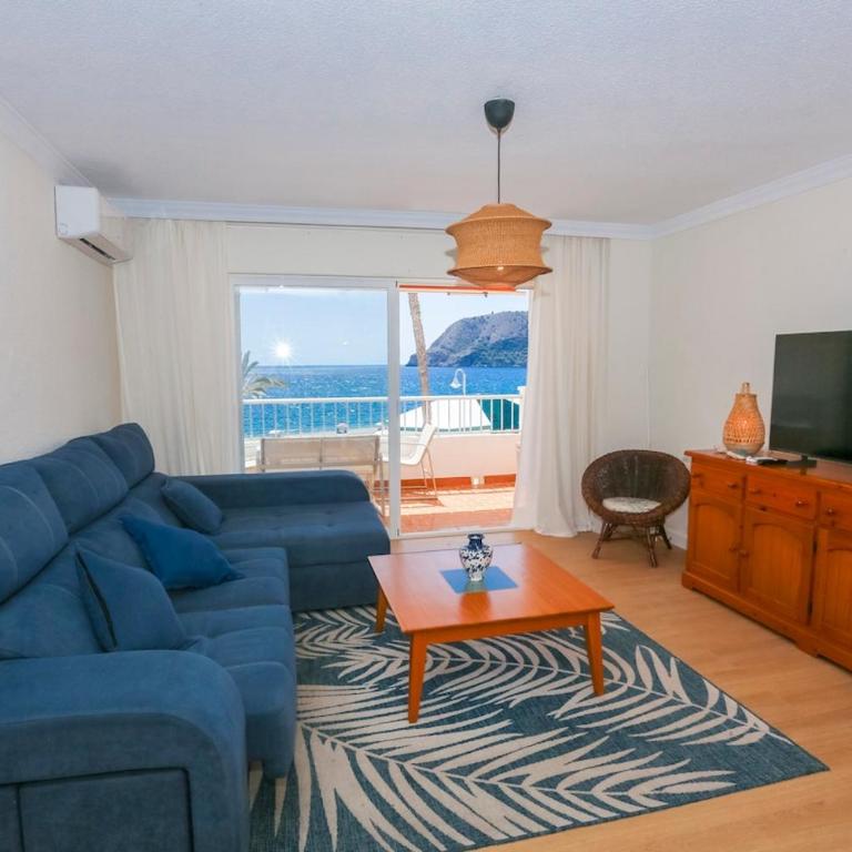 Beachfront Bliss, Terrace & Stunning Sea Views - Appartement 2 Chambres - 1