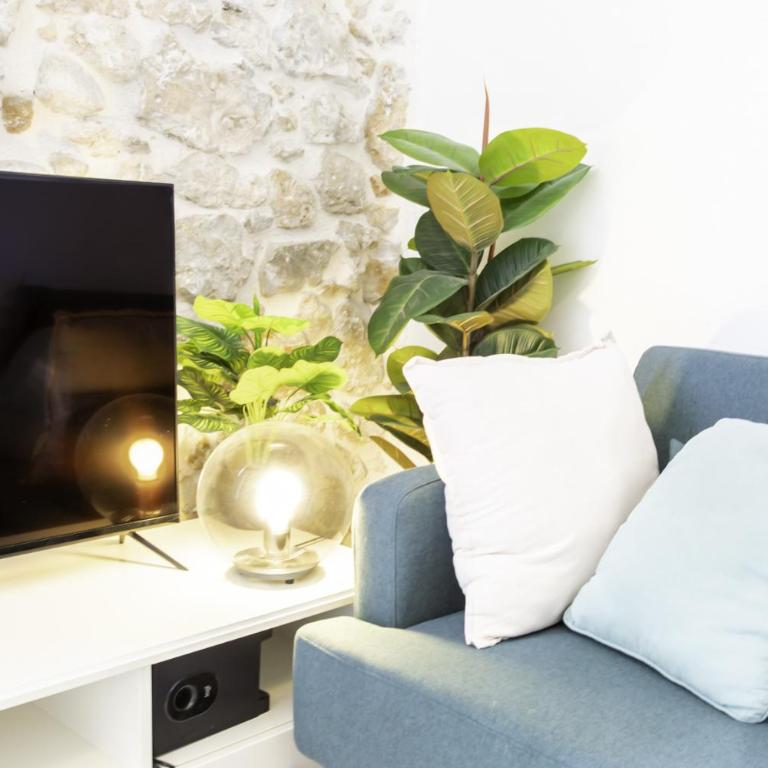 A7 Staywizus-1 BDR Old Antibes 5 min Sea-AC-WIfi - Apartment - 16