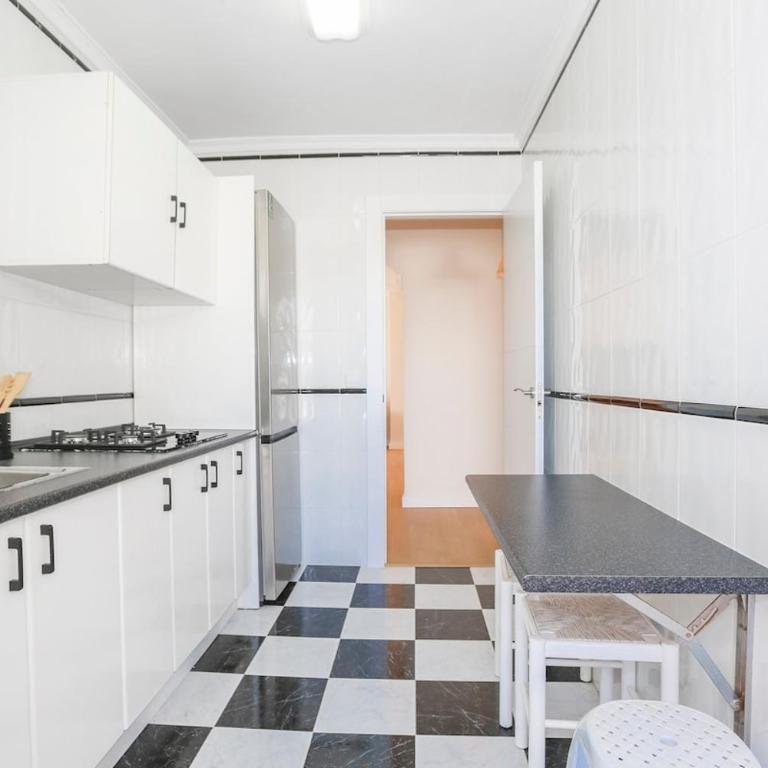 Beachfront Bliss, Terrace & Stunning Sea Views - Appartement 2 Chambres - 2