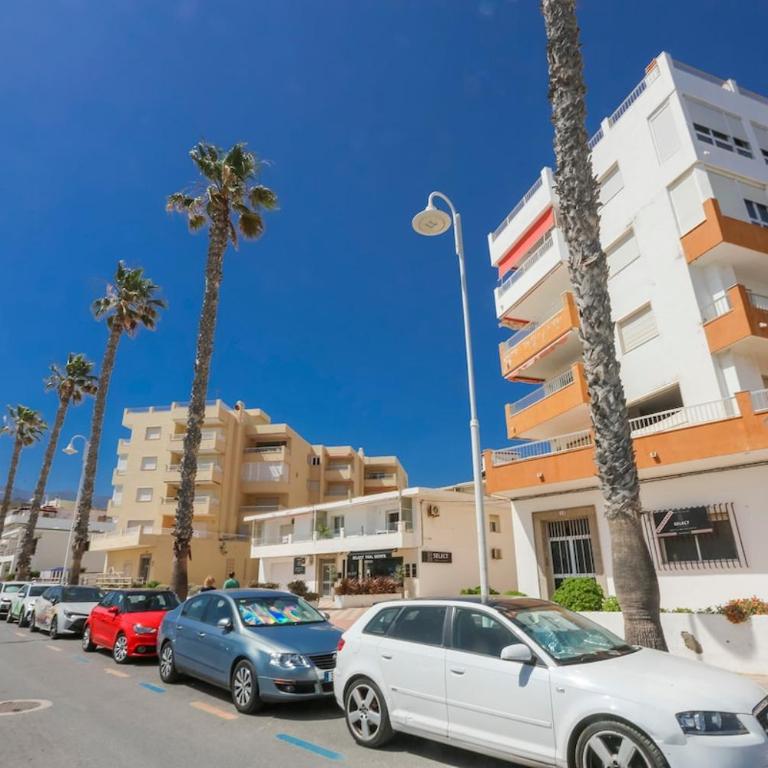 Beachfront Bliss, Terrace & Stunning Sea Views - Appartement 2 Chambres - 15