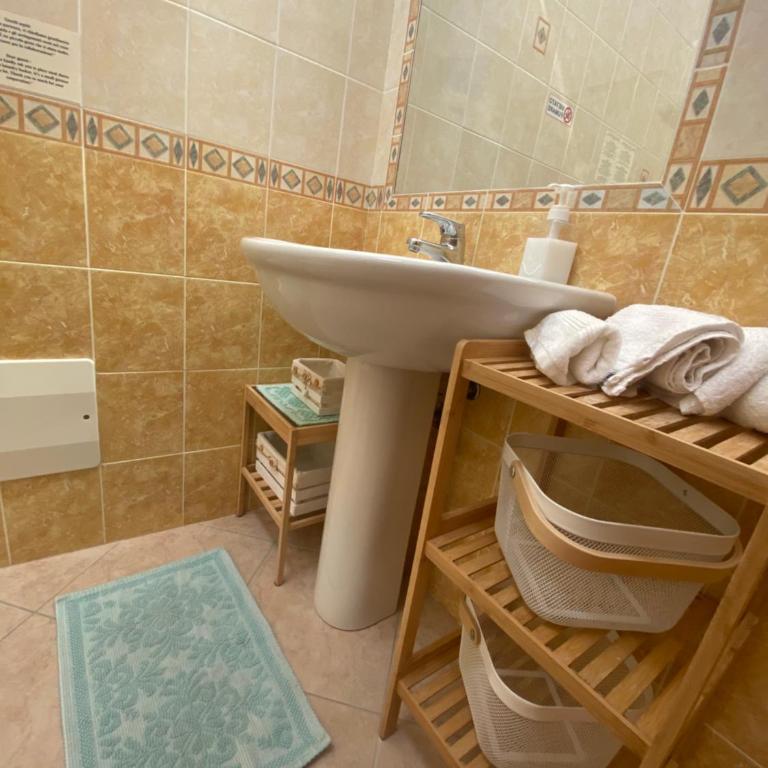 BOBO GUEST HOUSE PULA - private apartment - Two-Bedroom Apartment - 18