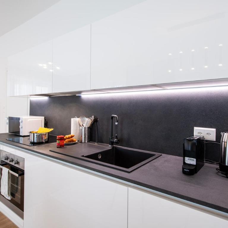 Boutique Suites - One-Bedroom Apartment - 4