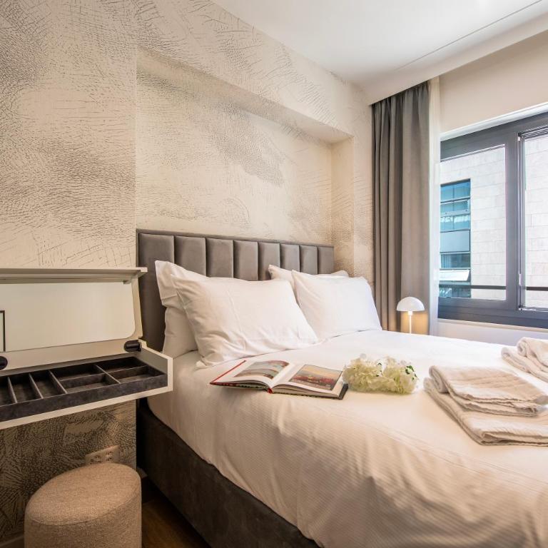 Boutique Suites - Family Suite - 25