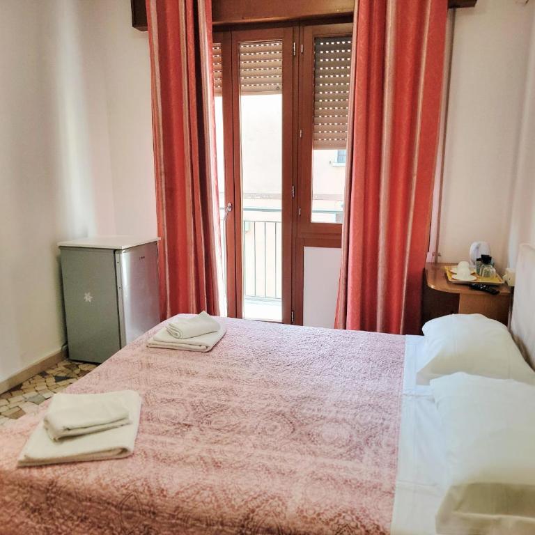 The Caponi Bros - Double Room with Private Bathroom - 6