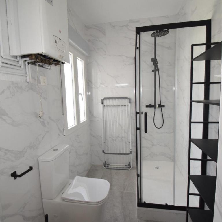Luminoso y tranquilo alojamiento - Leon - Three-Bedroom Apartment - 12