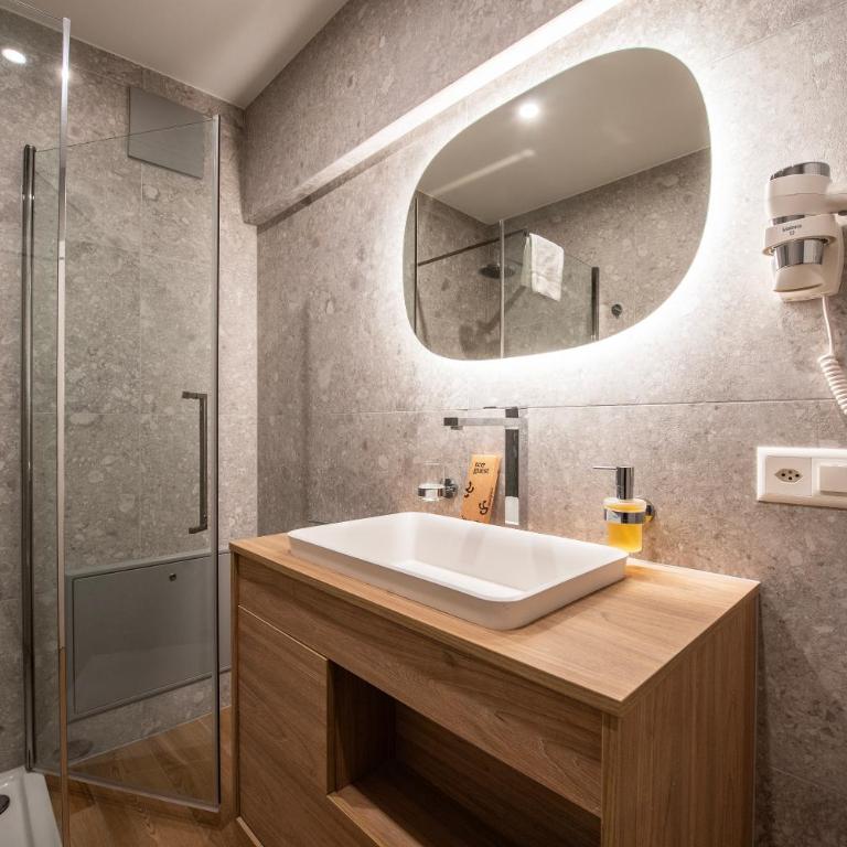 Boutique Suites - One-Bedroom Apartment - 19