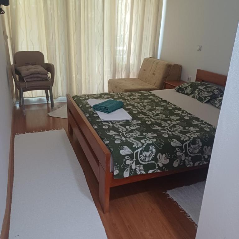 Tina Rooms - Dvokrevetna Soba s Pomoćnim Ležajem - 1