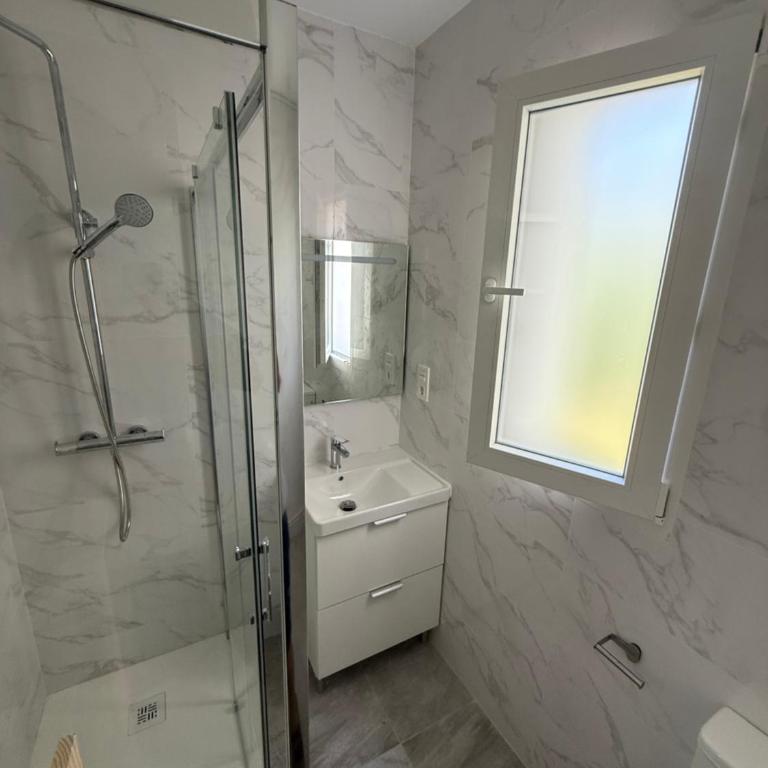 Luminoso y tranquilo alojamiento - Leon - Three-Bedroom Apartment - 13
