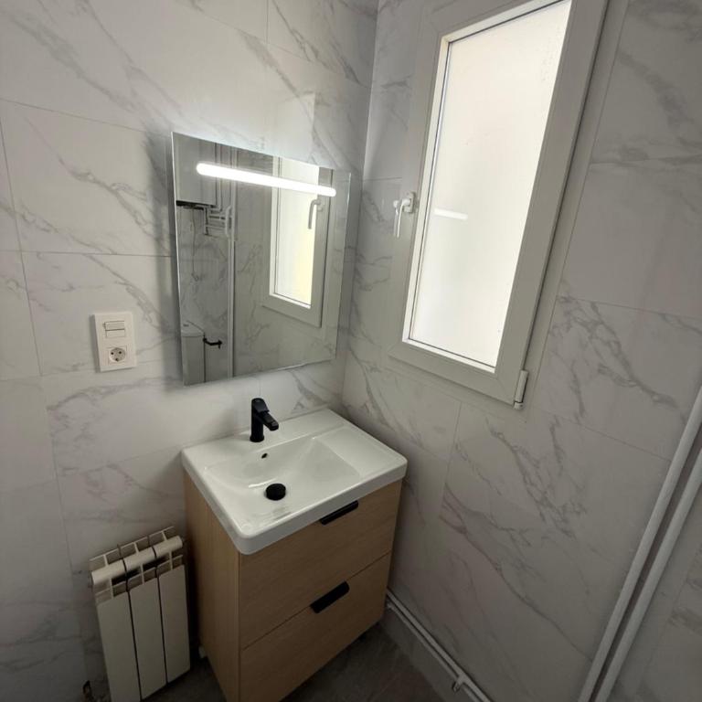 Luminoso y tranquilo alojamiento - Leon - Three-Bedroom Apartment - 14