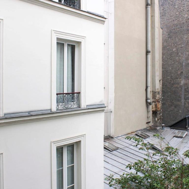 Bright 35m apartment near Bastille - Apartment - 15