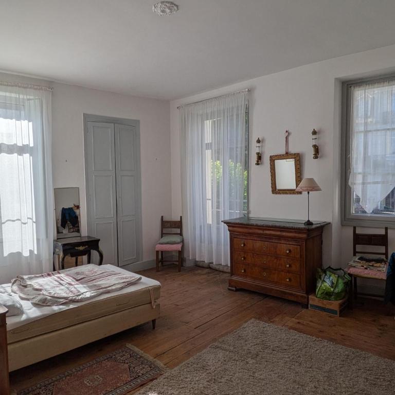 VILLA VICTORIA - À 50 METRES DES ALLÉES D'ETIGNY, AU CALME - CENTRAL & STANDING - Parking inclus - Maison 5 Chambres - 7