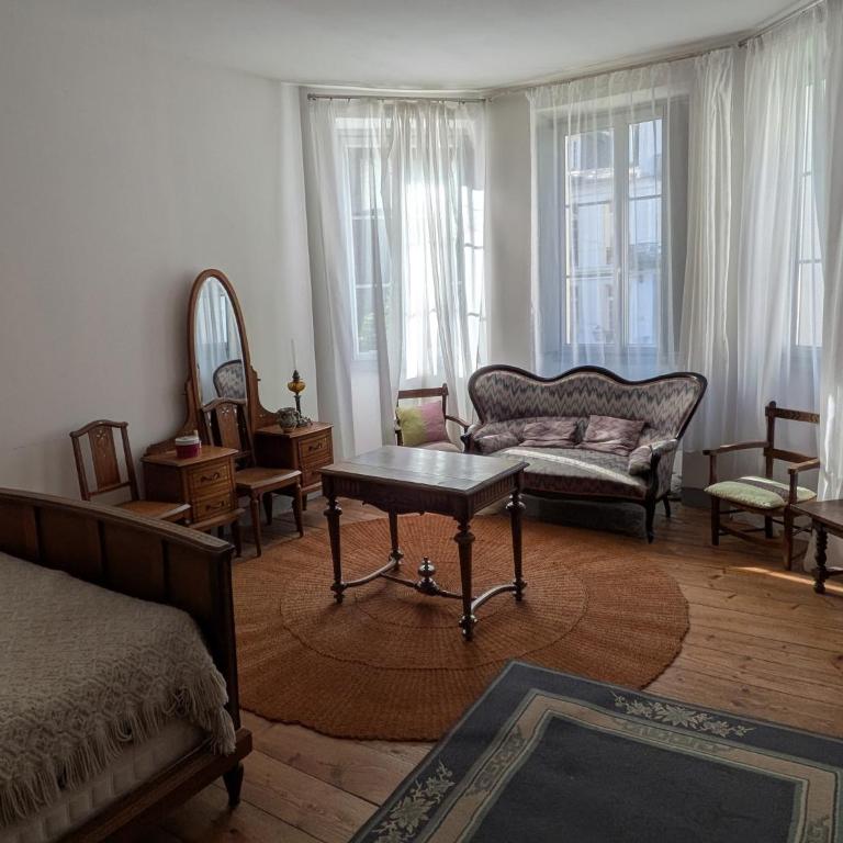VILLA VICTORIA - À 50 METRES DES ALLÉES D'ETIGNY, AU CALME - CENTRAL & STANDING - Parking inclus - Maison 5 Chambres - 27