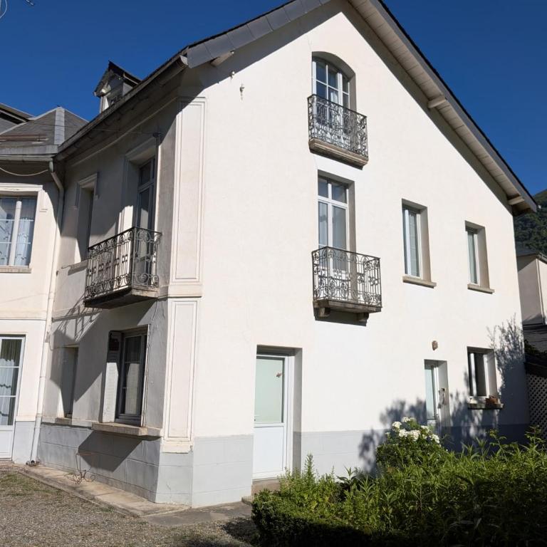 VILLA VICTORIA - À 50 METRES DES ALLÉES D'ETIGNY, AU CALME - CENTRAL & STANDING - Parking inclus - Maison 5 Chambres - 19