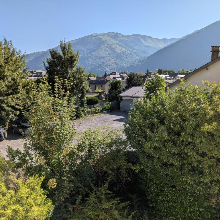 VILLA VICTORIA - À 50 METRES DES ALLÉES D'ETIGNY, AU CALME - CENTRAL & STANDING - Parking inclus - Maison 5 Chambres - 16