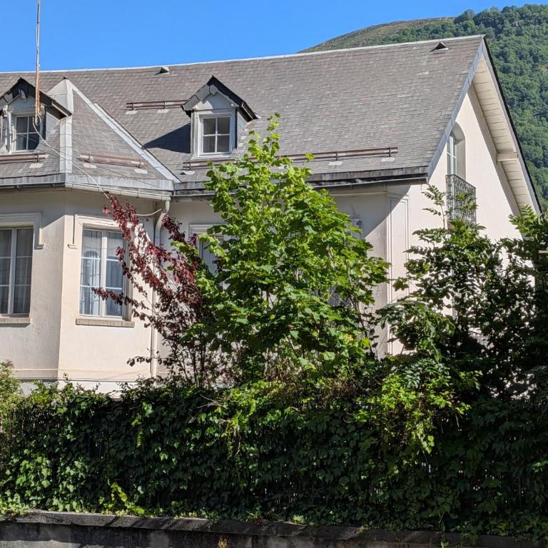 VILLA VICTORIA - À 50 METRES DES ALLÉES D'ETIGNY, AU CALME - CENTRAL & STANDING - Parking inclus - Maison 5 Chambres - 14