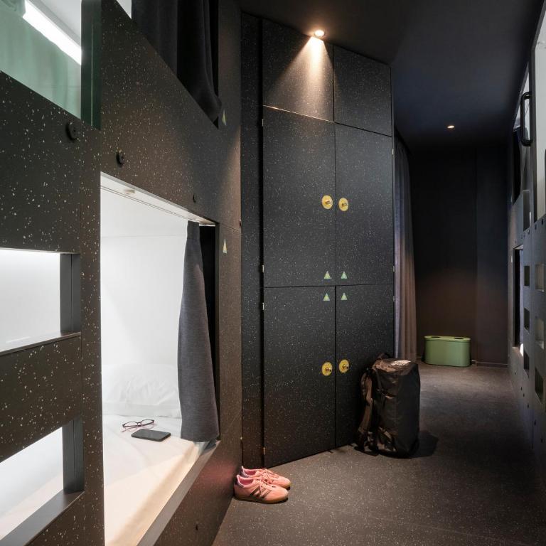AMISTAT City Hostel Barcelona - Cabin Ensuite in Mixed Dorm - 2
