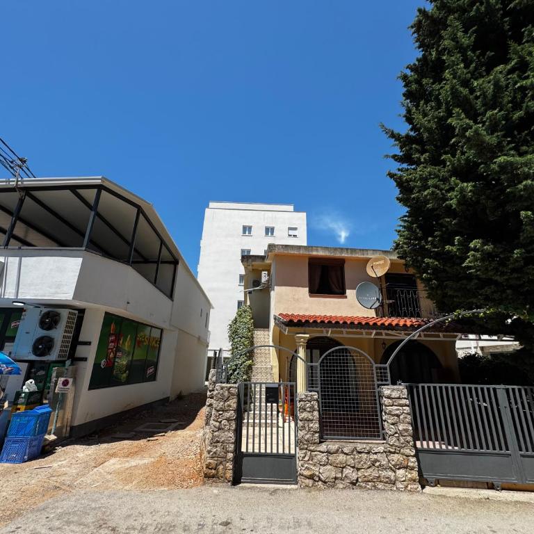 Uncle Vanya's apartment - Apartman sa 2 Spavaće Sobe - 1