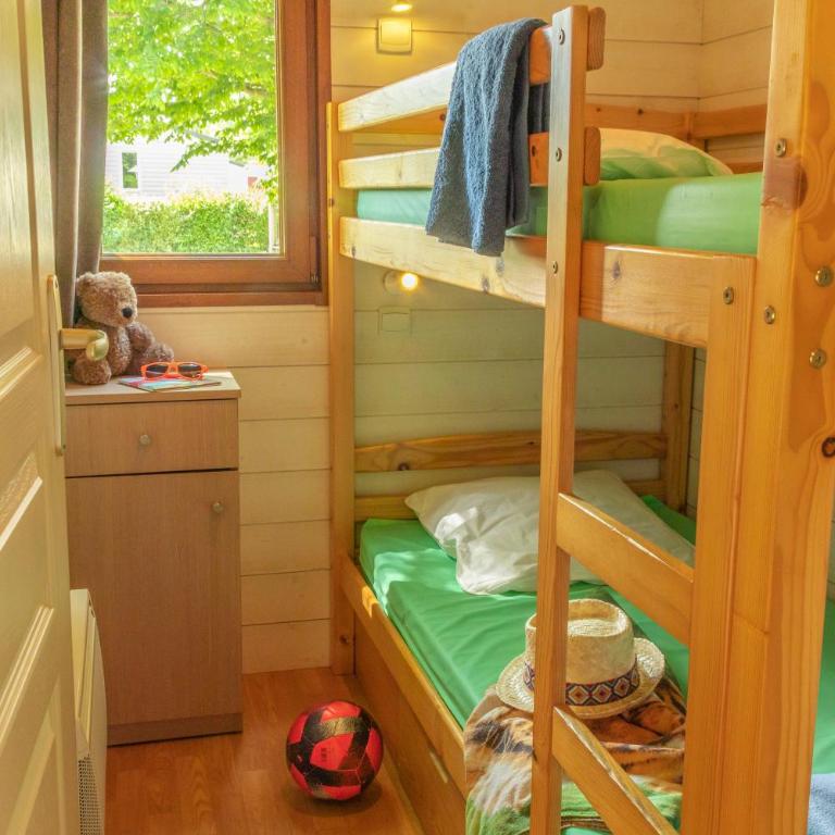 Camping Domaine de la Ville Huchet - Chalet 2 Chambres - 4