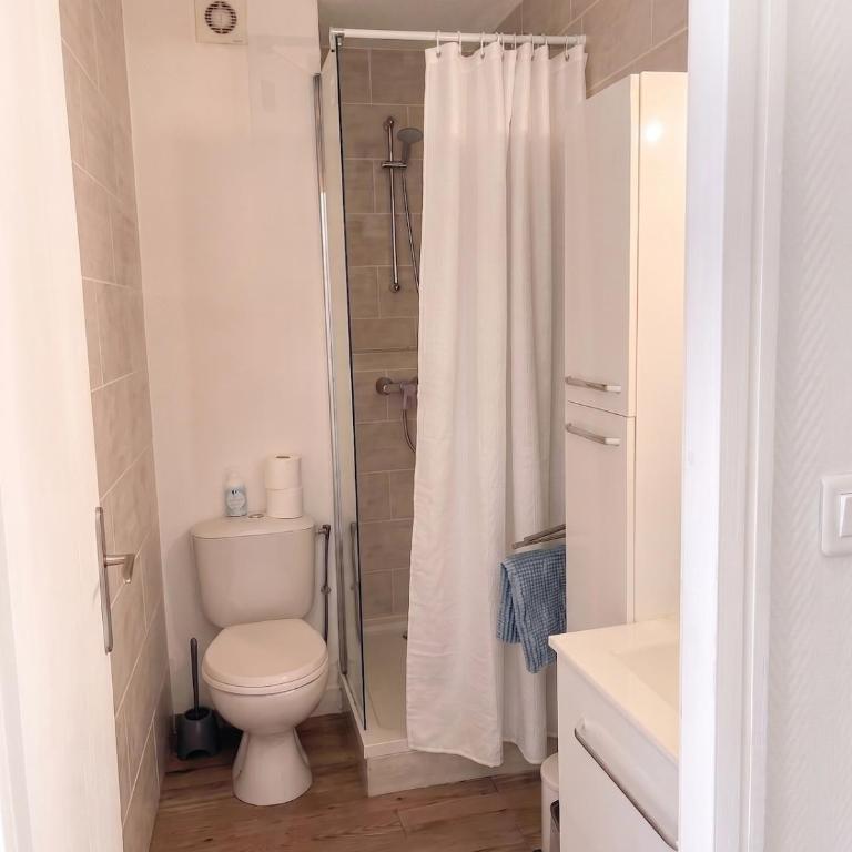 T2 Ponant Parking Pond 1 min away Beach 13 min walk away - One-Bedroom Apartment - 7