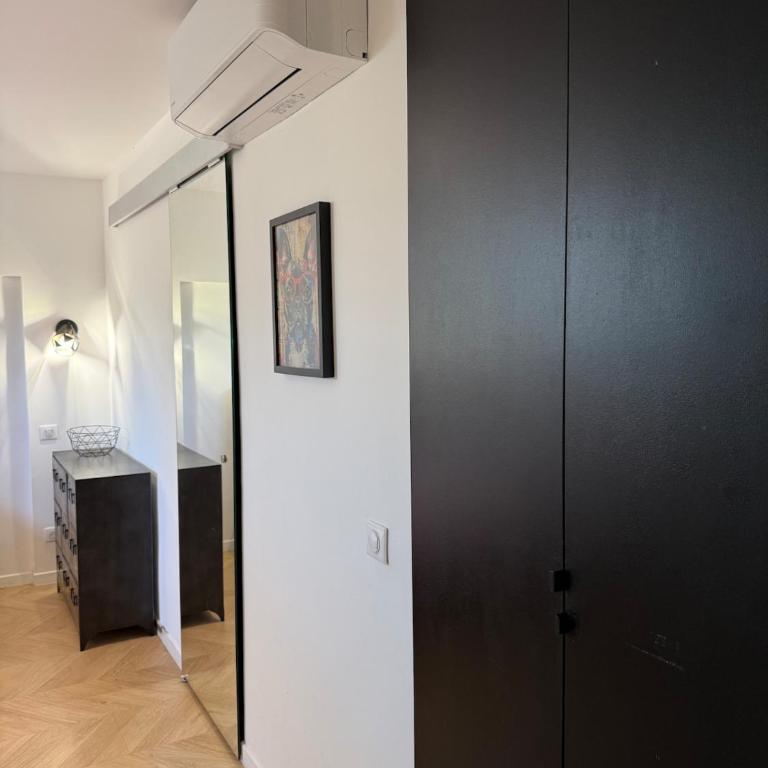 Premium Apartment with Private Jacuzzi - Three-Bedroom Apartment - 6