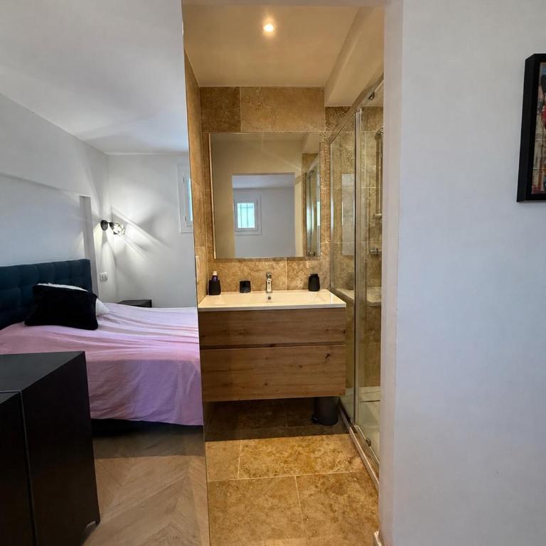 Premium Apartment with Private Jacuzzi - Three-Bedroom Apartment - 15