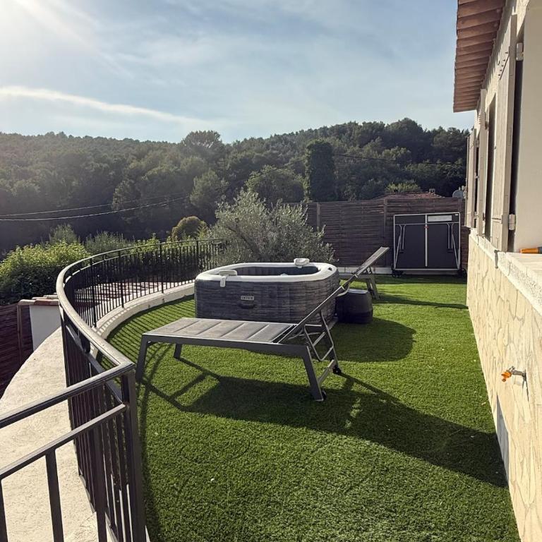 Premium Apartment with Private Jacuzzi - Three-Bedroom Apartment - 18