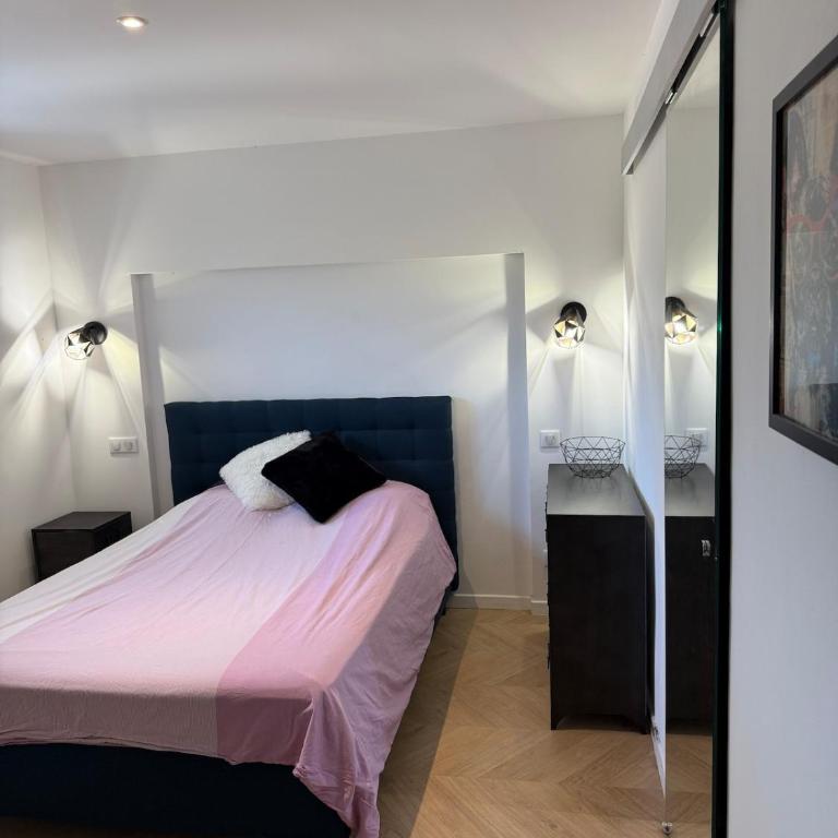 Premium Apartment with Private Jacuzzi - Three-Bedroom Apartment - 21