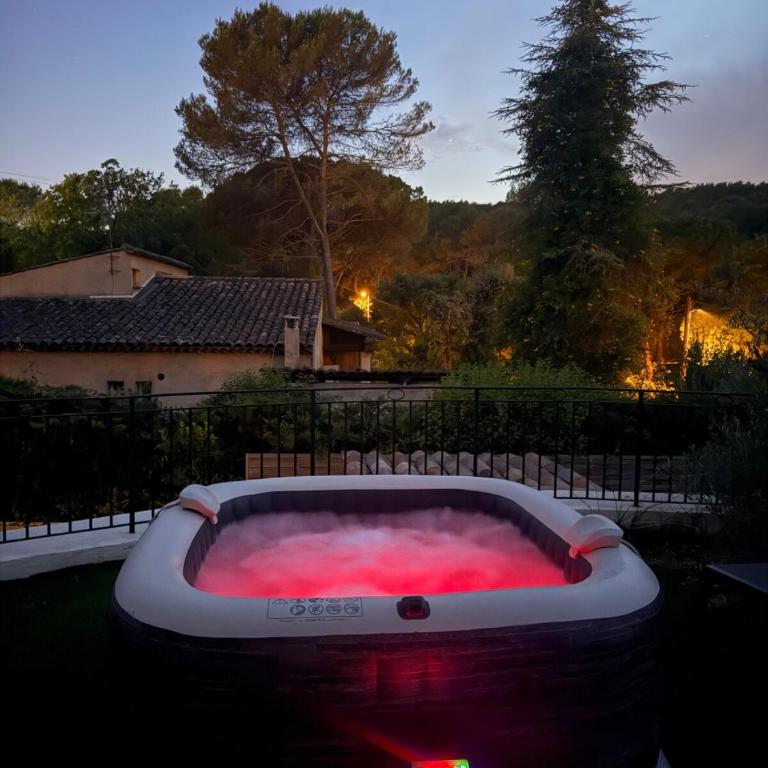 Premium Apartment with Private Jacuzzi - Three-Bedroom Apartment - 22