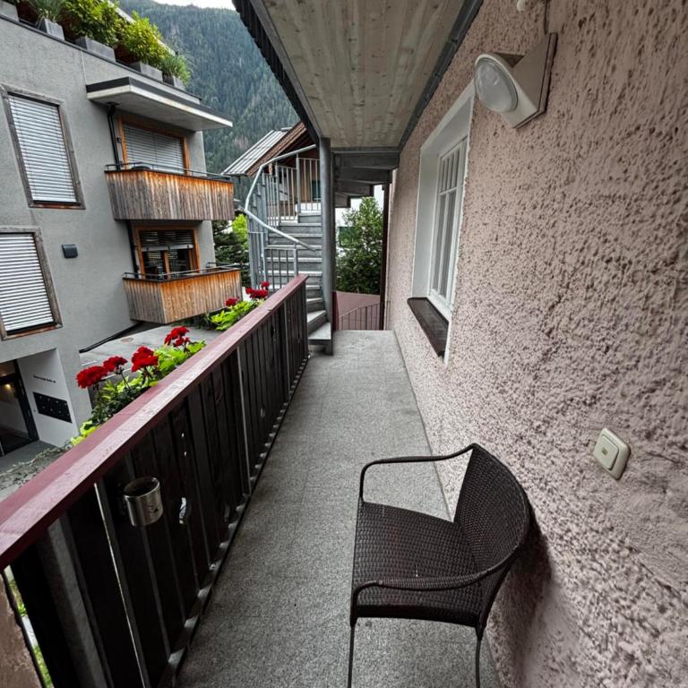 Appartements Dr. Geisler - Three-Bedroom Apartment with Shower - 6