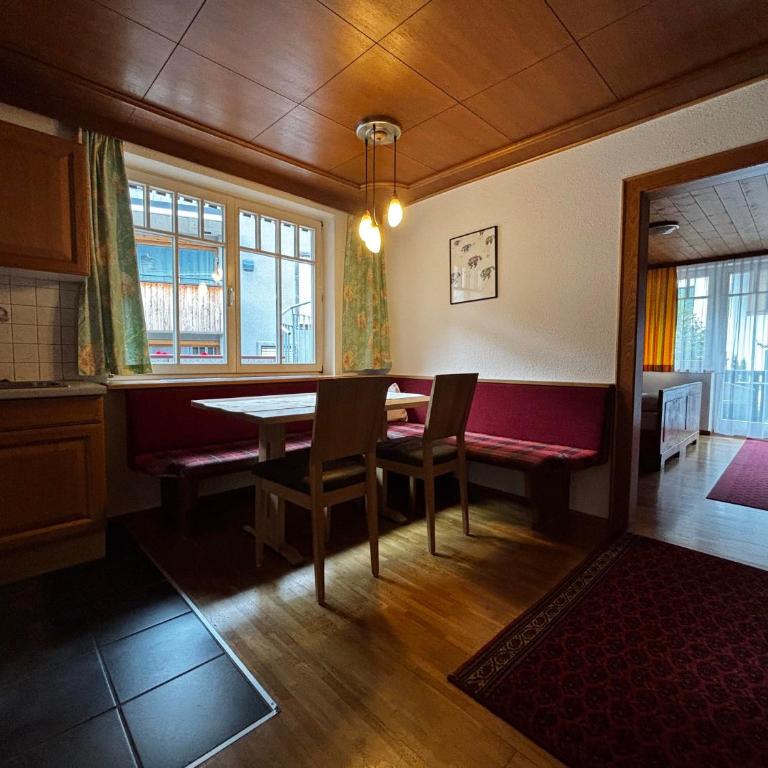 Appartements Dr. Geisler - Three-Bedroom Apartment with Shower - 2
