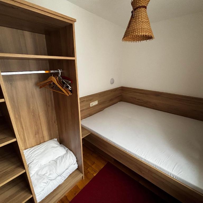 Appartements Dr. Geisler - Three-Bedroom Apartment with Shower - 12